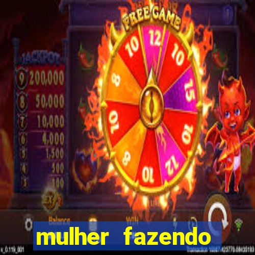 mulher fazendo strip tease